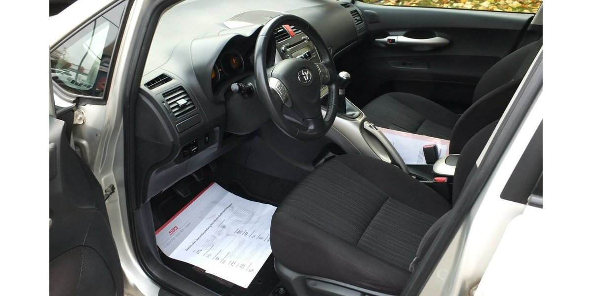 Toyota Auris 1.6i BLACK WEEK 25: SOL ALLE INSPEKTIONEN GA 174.885 km 4.908 € Köln 50858