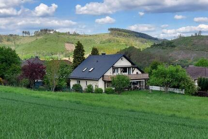 Gepflegtes Zweifamilienhaus in unverbauter Ortsrandlage