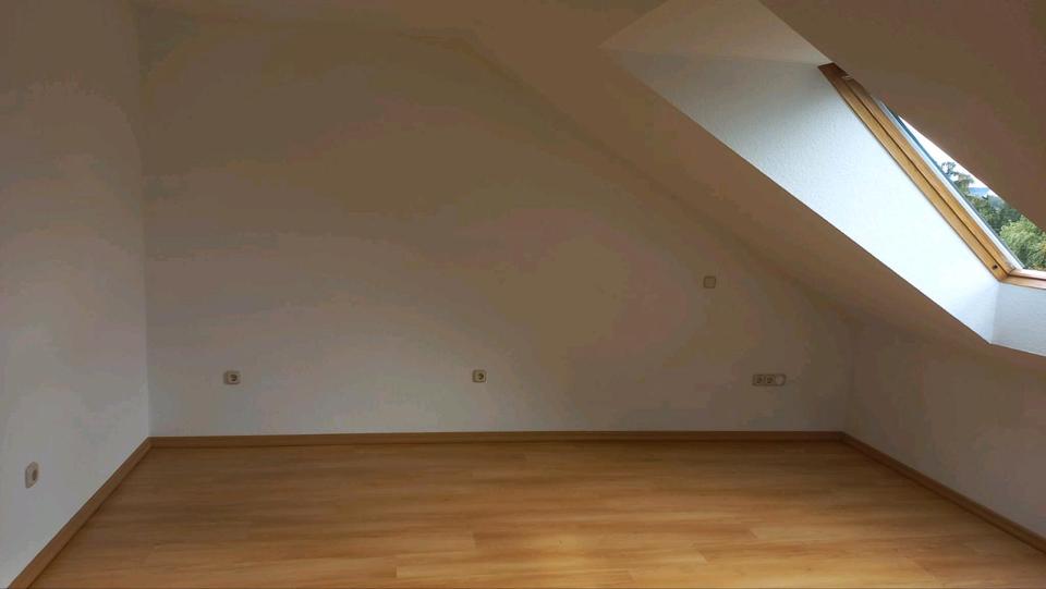 Dachgeschoßwohnung Solingen Höhscheid - 1 Zimmer, 36 m&sup2;, 400&euro; | Angebot:27543473