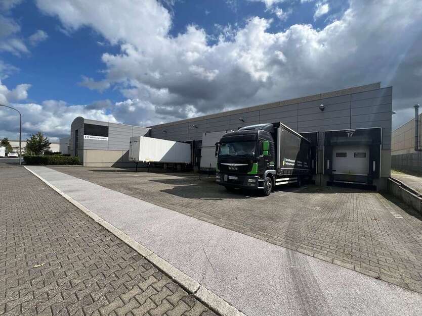 Halle in Langenfeld 12.658,50 € 1689 m²
