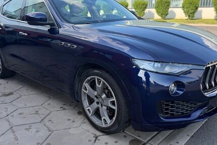 Maserati Levante 230.450 km 21.800 &euro; Hilden 40721