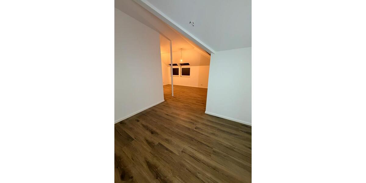 Dachgeschoßwohnung Köln Nippes - 2 Zimmer, 52 m&sup2;, 1.250&euro; | Angebot:24200802