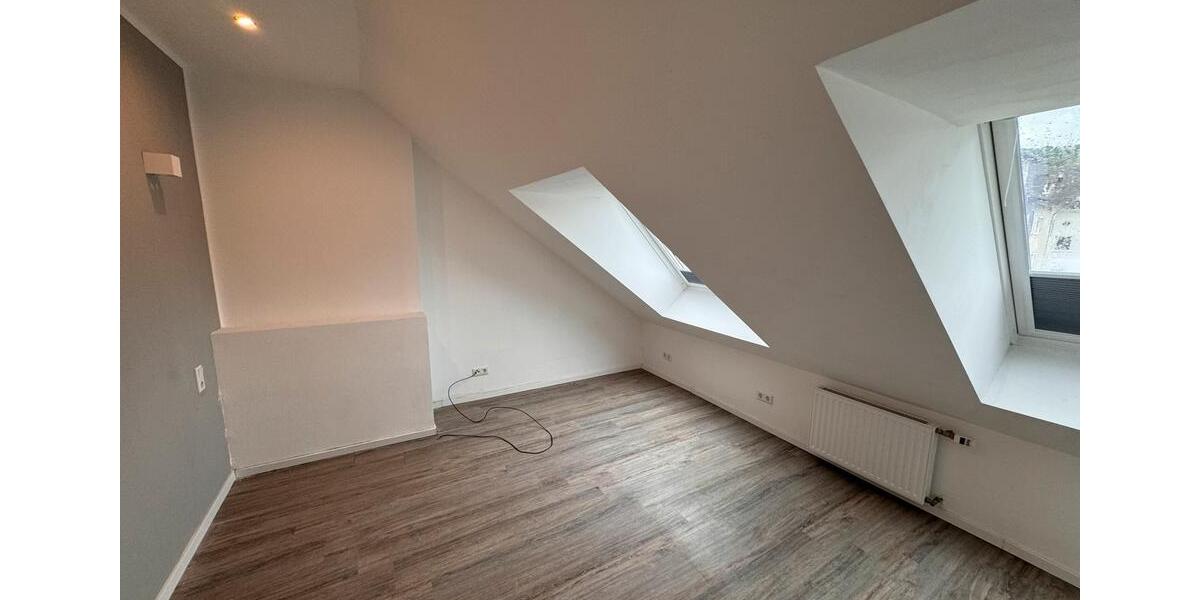Dachgeschoßwohnung Wuppertal Gemarkung Elberfeld - 3.5 Zimmer, 80 m&sup2;, 800&euro; | Angebot:26413541