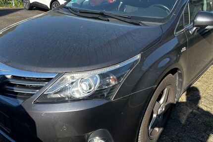 Toyota Avensis 237.800 km 5.900 &euro; Köln 51145