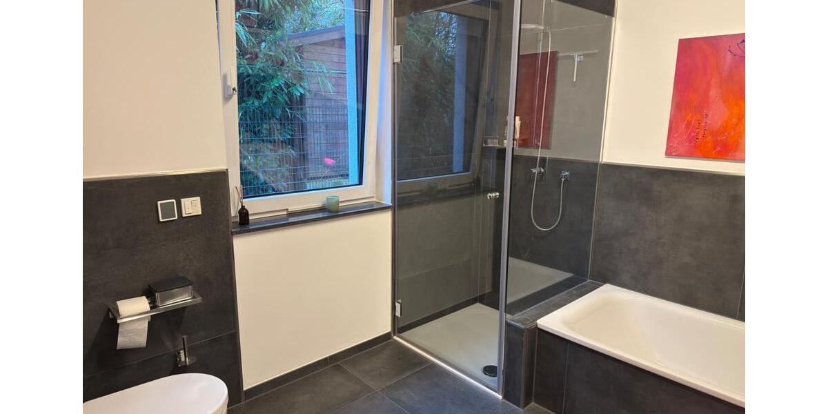 Erdgeschoßwohnung Bergisch Gladbach Frankenforst - 3 Zimmer, 130 m&sup2;, 2.080&euro; | Angebot:24717255