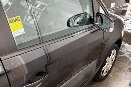 VW Touran 260.000 km 3.999 &euro; Köln 51103