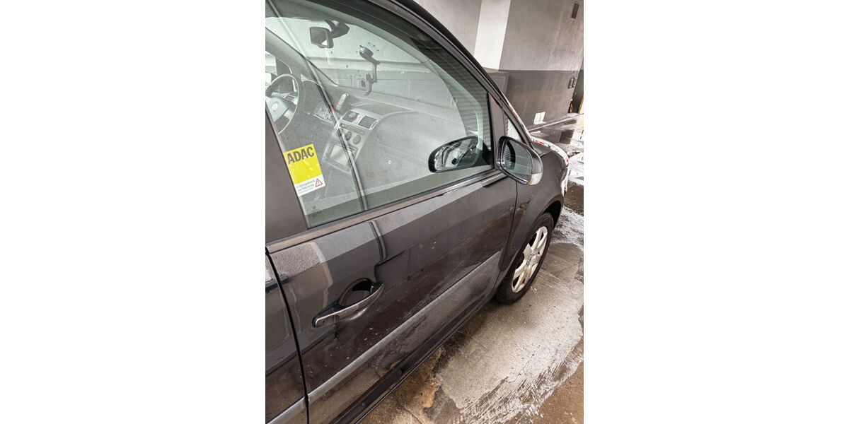 VW Touran 260.000 km 3.999 &euro; Köln 51103