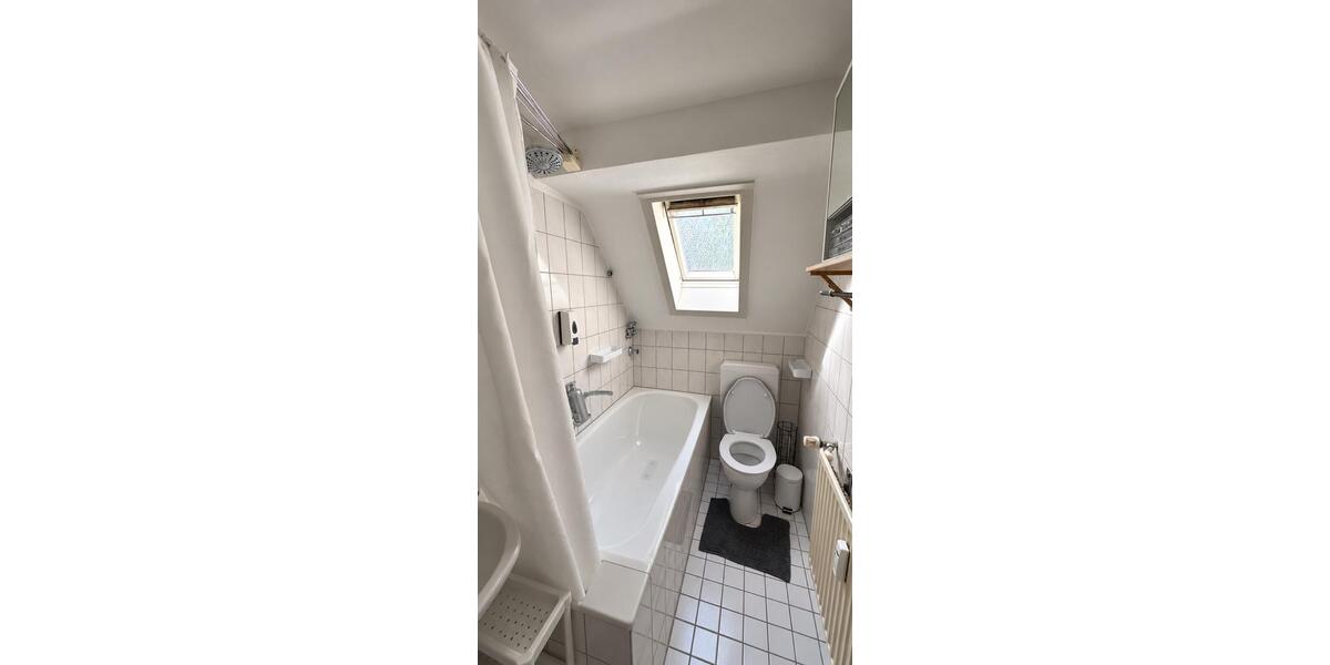 Dachgeschoßwohnung Düsseldorf Stadtbezirk 5 - 1 Zimmer, 40 m&sup2;, 800&euro; | Angebot:27598808