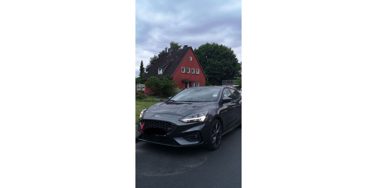 Ford Focus 32.500 km 22.300 &euro; Leverkusen 51379