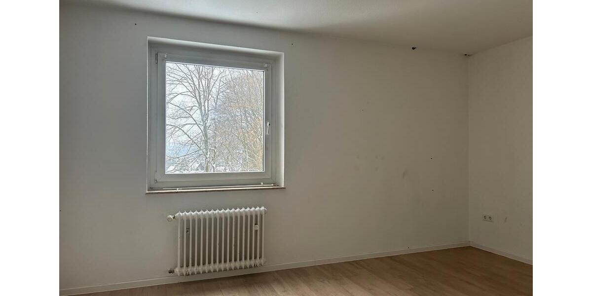 Etagenwohnung Remscheid Lüttringhausen - 4 Zimmer, 94 m&sup2;, 651&euro; | Angebot:24472517