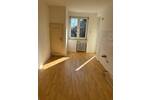 Schöne 3 Zimmer Dachgeschoßwohnung mit Balkon und kleinem Gartenanteil