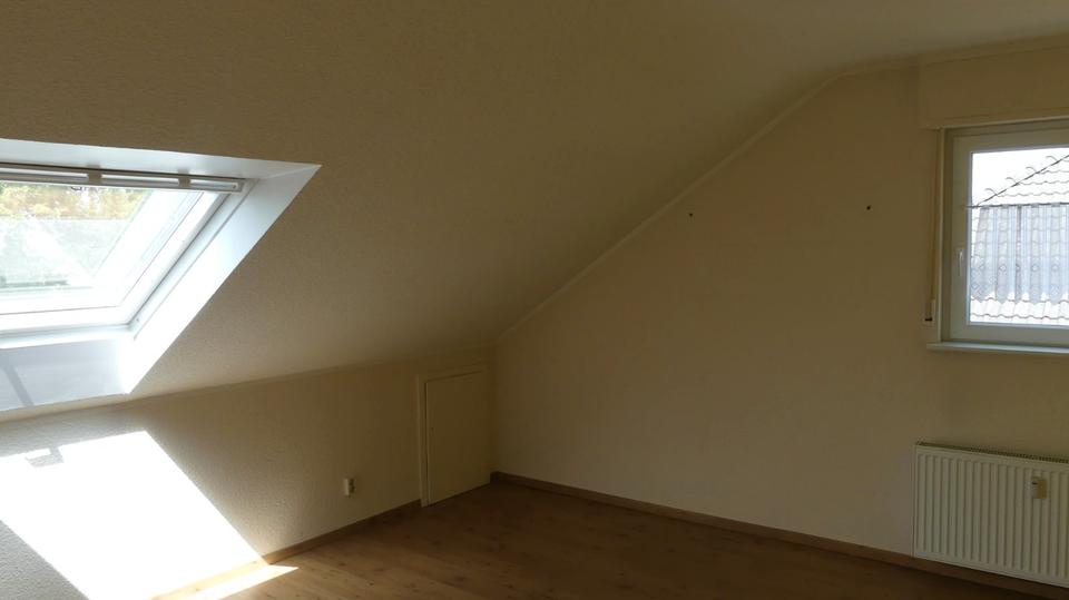 Dachgeschoßwohnung Langenfeld (Rheinland) - 3 Zimmer, 75 m&sup2;, 720&euro; | Angebot:26573037
