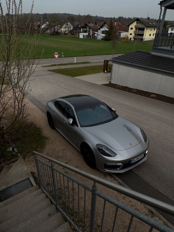 Porsche Panamera 41.300 km 125.600 € Leverkusen 51379