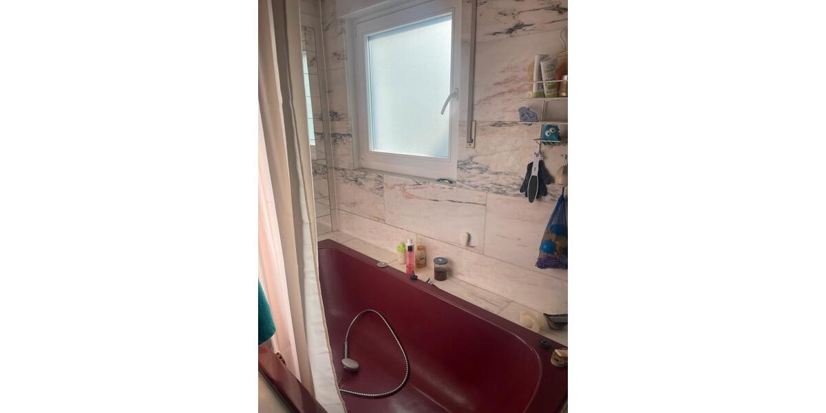 Dachgeschoßwohnung Bergisch Gladbach Frankenforst - 2.5 Zimmer, 70 m&sup2;, 540&euro; | Angebot:25979596