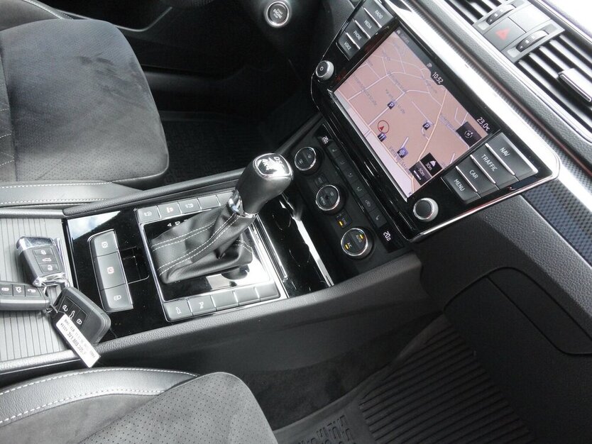 Skoda Superb Sportline4x4 Navi PanoSdach BiXenon Leder 122.000 km 18.900 € Neuss 41462