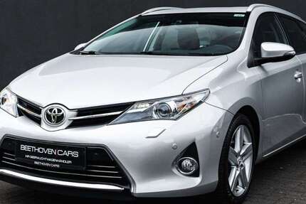 Toyota Auris 55.300 km 14.900 &euro; Solingen 42655