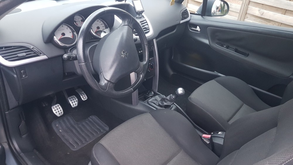Peugeot 207cc Coupé Sport 141.000 km 3.890 € Pulheim 50259