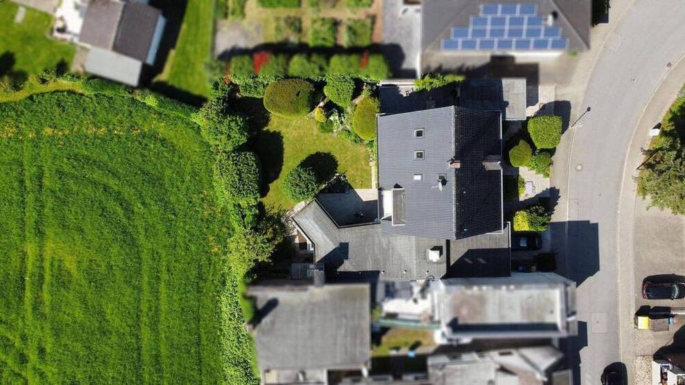 Großzügiges Wohnen in direkter Feldlage!