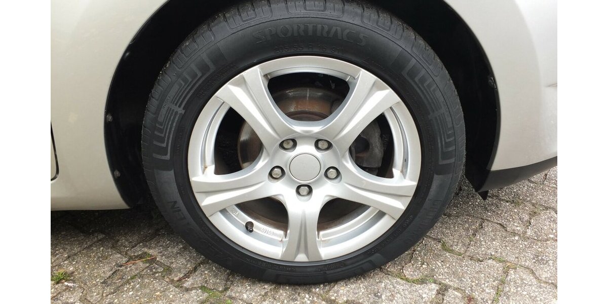 Toyota Auris 1.6i BLACK WEEK 25: SOL ALLE INSPEKTIONEN GA 174.885 km 4.908 € Köln 50858