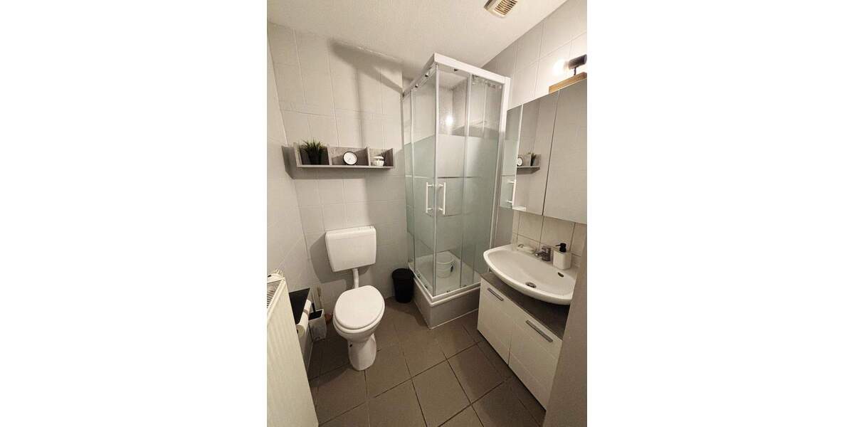 Etagenwohnung Düsseldorf Heerdt - 2 Zimmer, 63 m&sup2;, 1.099&euro; | Angebot:23288639