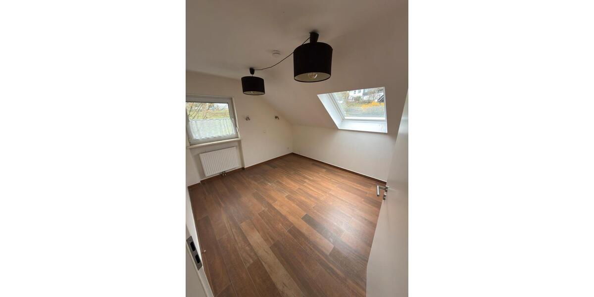 Dachgeschoßwohnung Lindlar - 3 Zimmer, 63 m&sup2;, 562&euro; | Angebot:25960251