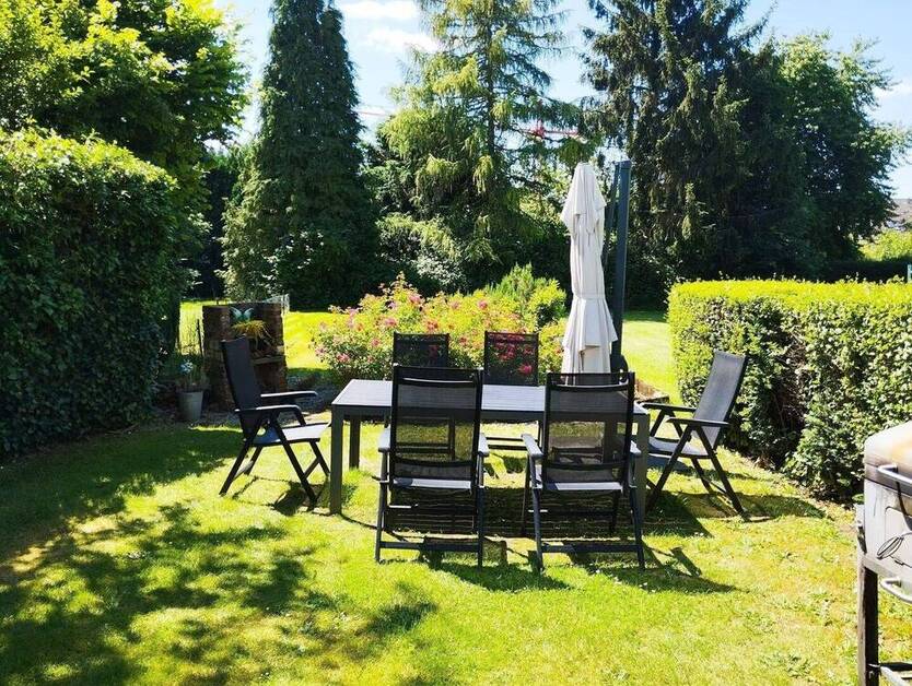 Freistehendes Ein-Zweifamilienhaus mit 9 Zimmern, 3 Bädern und ri