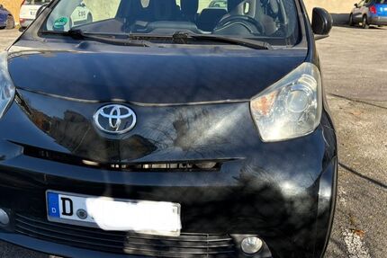Toyota IQ 158.000 km 5.700 € Düsseldorf 40227