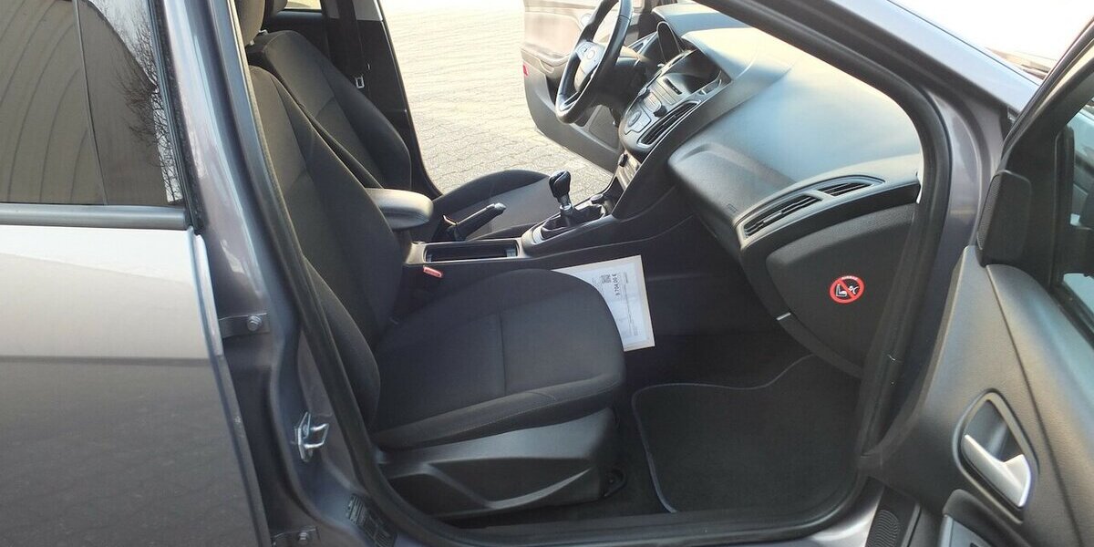 Ford Focus BLACK WEEK 25: KLIMAUTOMATIK PARKPILOT 118.919 km 6.908 € Köln 50858