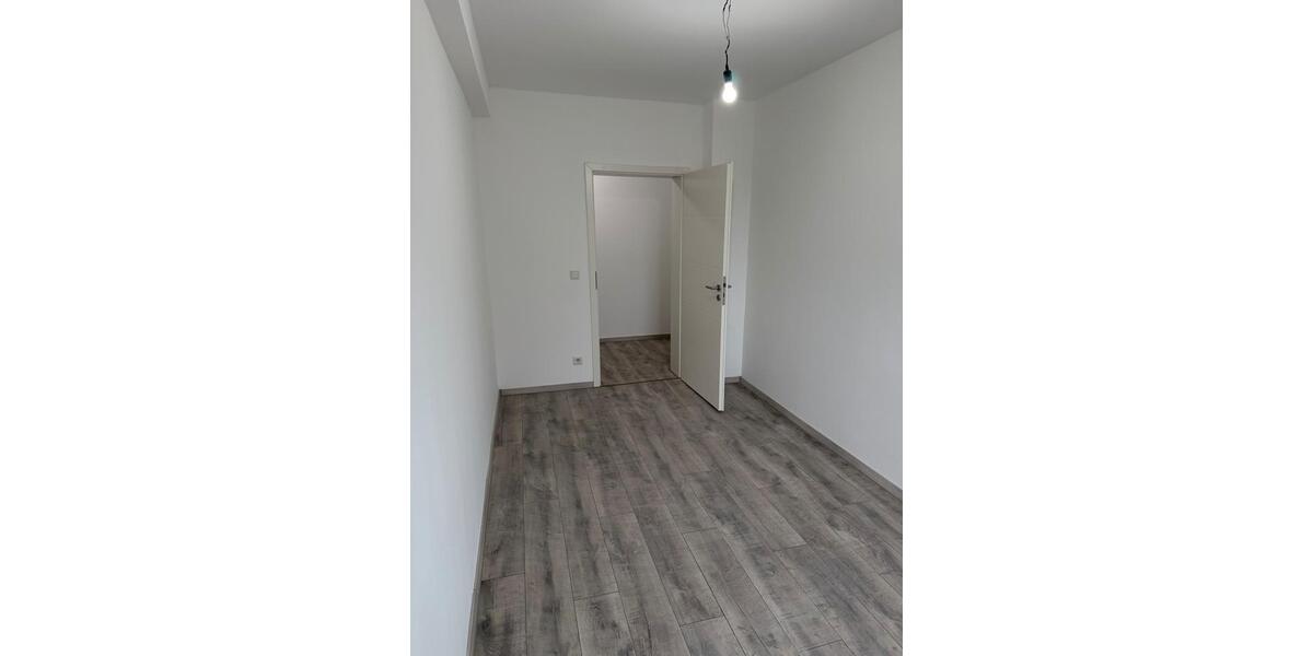 Erdgeschoßwohnung Solingen - 4 Zimmer, 80 m&sup2;, 950&euro; | Angebot:24740022