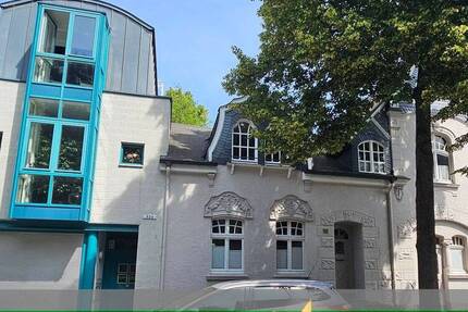 Moderne Architektur trifft auf charmante Baukunst – Häuserensemble aus 2 Einfamilienhäuser, EinliegerWohnung + Fabrikgebäude