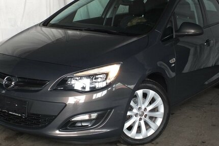 Opel Astra ACTIVE KLIMAANLAGE 17 ZOLL LMF TEMPOMAT 92.855 km 7.250 &euro; Köln 50858