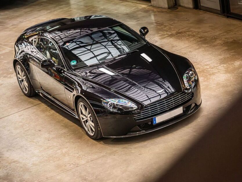 V8 Vantage