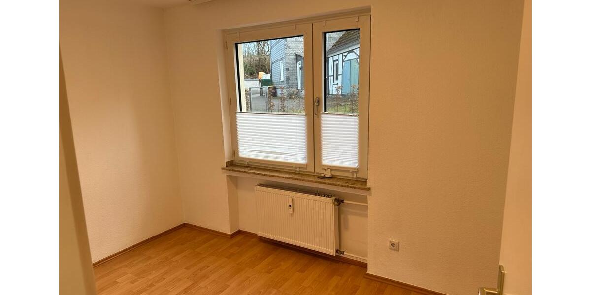 Erdgeschoßwohnung Solingen - 3 Zimmer, 65 m&sup2;, 830&euro; | Angebot:24848944