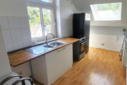 CHARMANTE 2,5 ZIMMER MAISONETTE-WOHNUNG IN ZENTRALER WOHNLAGE! zimmer
