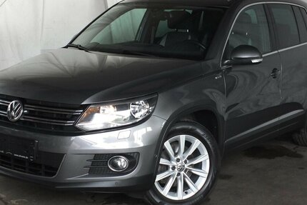 VW Tiguan LIFE NAVI AHK PARKPILOT SHZ BLUETOOTH 124.710 km 11.904 &euro; Köln 50858