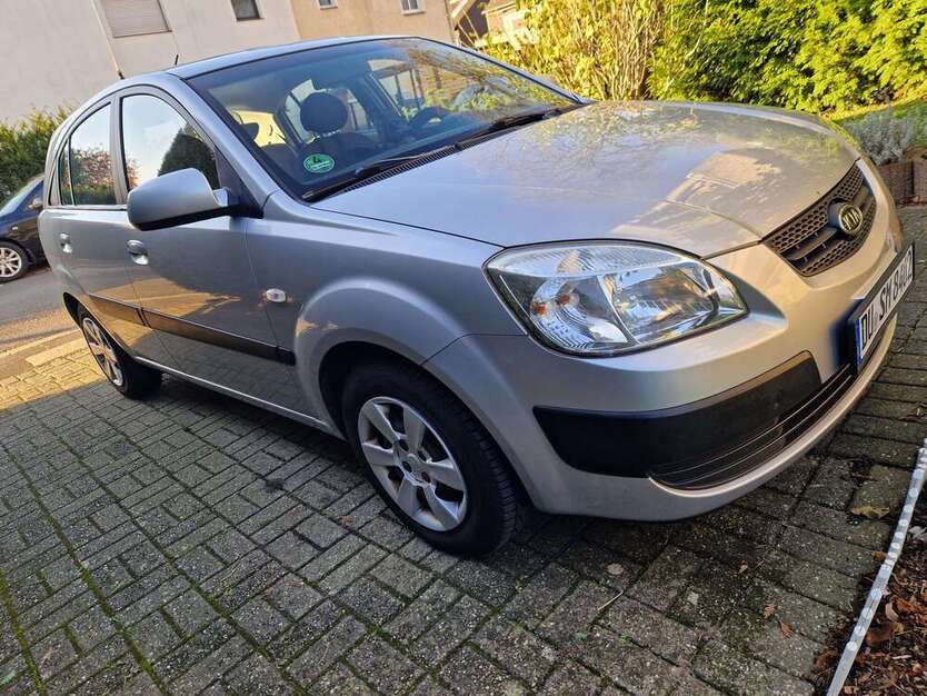 Kia Rio 130.613 km 3.000 € Mülheim an der Ruhr 45481