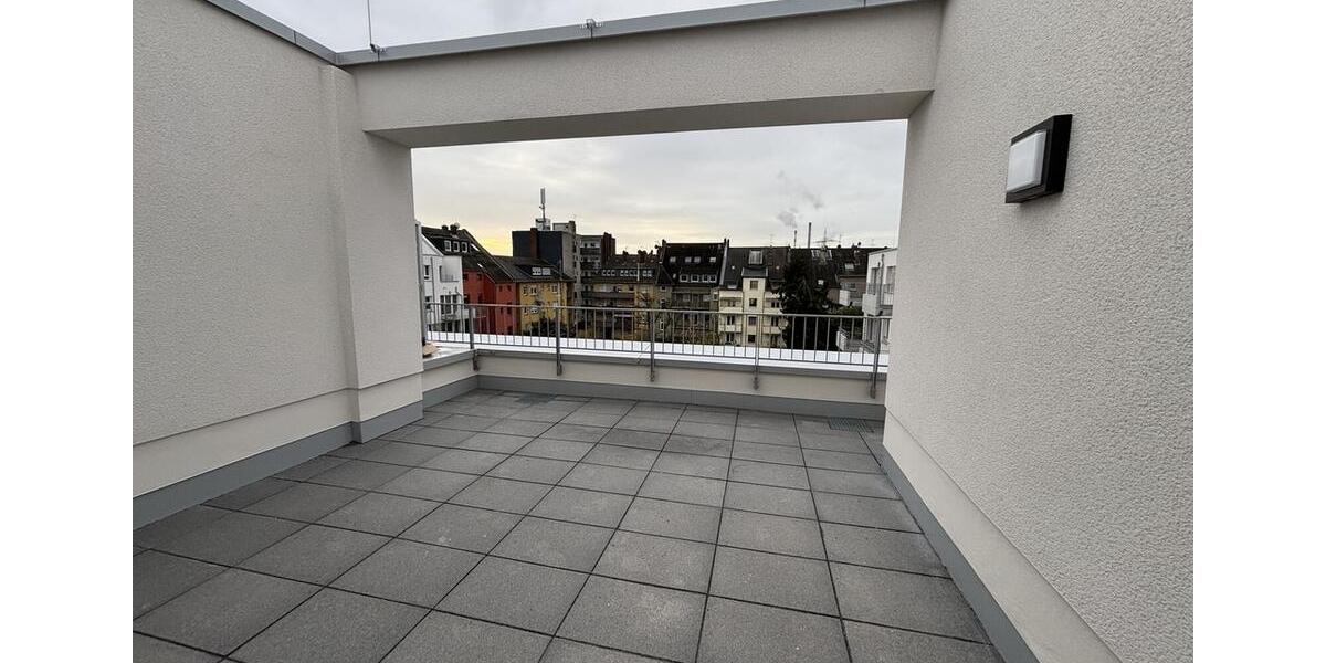 Etagenwohnung Neuss - 4 Zimmer, 122 m&sup2;, 1.766&euro; | Angebot:24330475