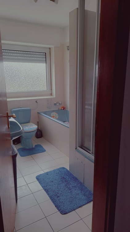 sehr großzügige 4-Zimmerwohnung in Dreifamilienhaus in Zons zimmer