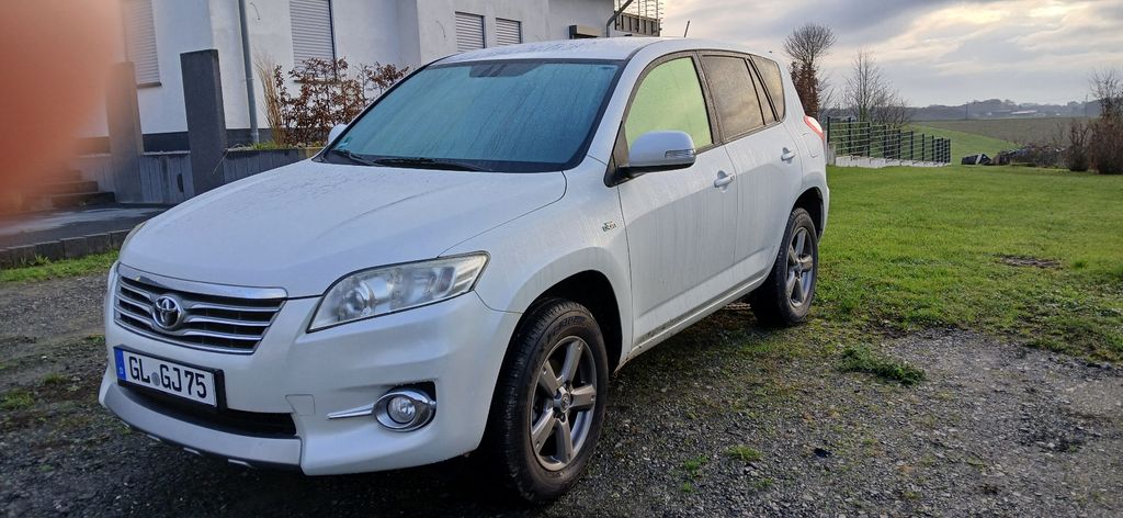 Toyota RAV 4 60.678 km 15.750 € Odenthal-Neschen 51519