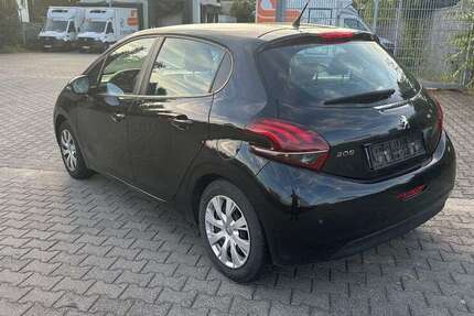 Peugeot 208 68.000 km 7.990 € Neuss 41469