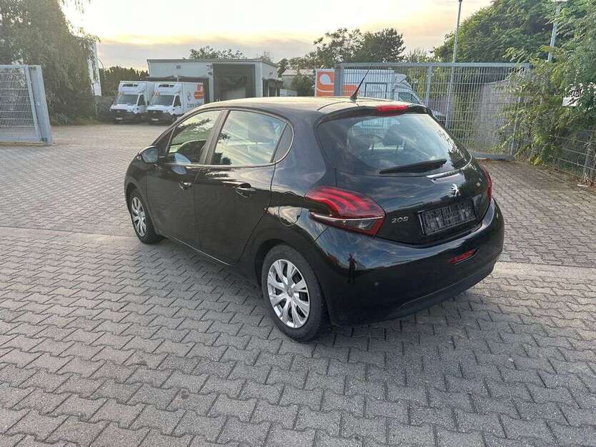 Peugeot 208 68.000 km 7.990 € Neuss 41469