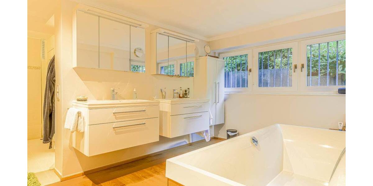 Mehrfamilienhaus, Wohnhaus Leverkusen Bergisch Neukirchen - 8 Zimmer, 345 m&sup2;, 1.395.000&euro; | Angebot:22588891