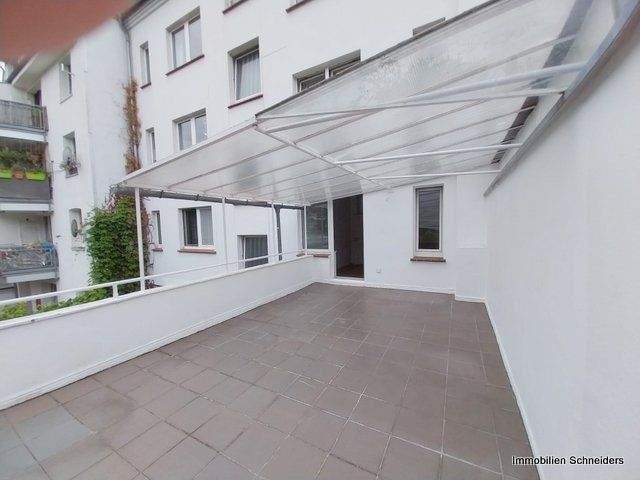 Düsseldorf-Flingern-Süd, Engelbertstraße - Komplett sanierte 2-Zimmer-Wohnung mit großer Sonnenterrasse zeitnah zu mieten !!