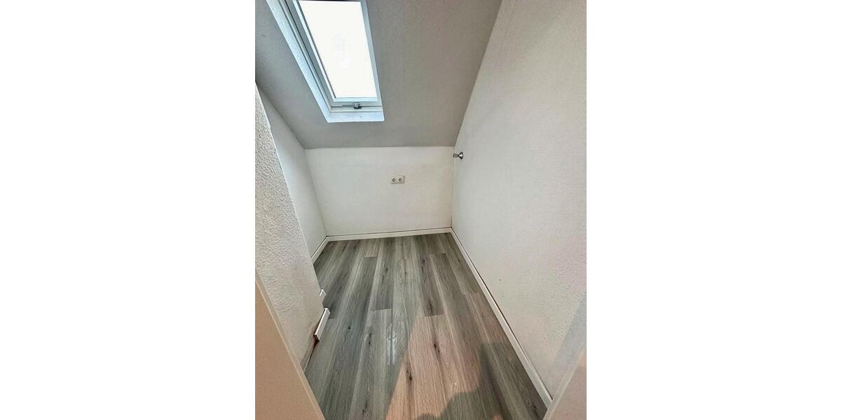 Dachgeschoßwohnung Hilden Kalstert - 3.5 Zimmer, 90 m&sup2;, 949&euro; | Angebot:25960286