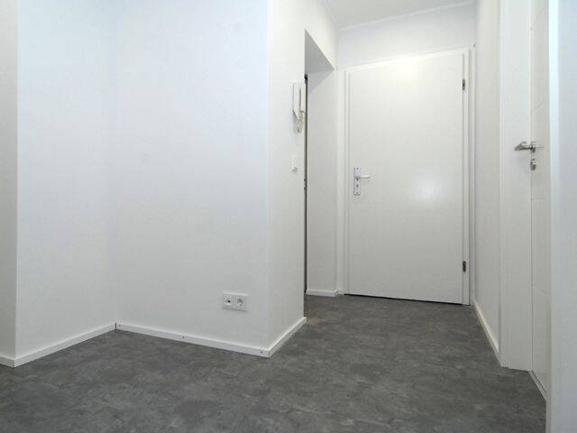 Düsseldorf-Unterrath: 3-Zimmer ETW mit Küche, Bad u. Flur ... plus 27 m² Nutzfläche im UG inkl. Gartennutzung ... Erstbezug nach Totalsanierung 3 zimmer