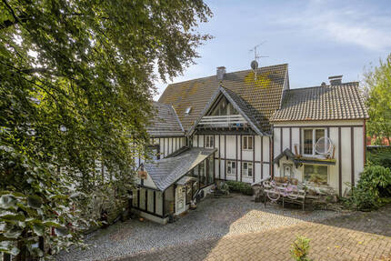 Außergewöhliches Anwesen mit mehreren Häusern mitten in der Natur 6 zimmer