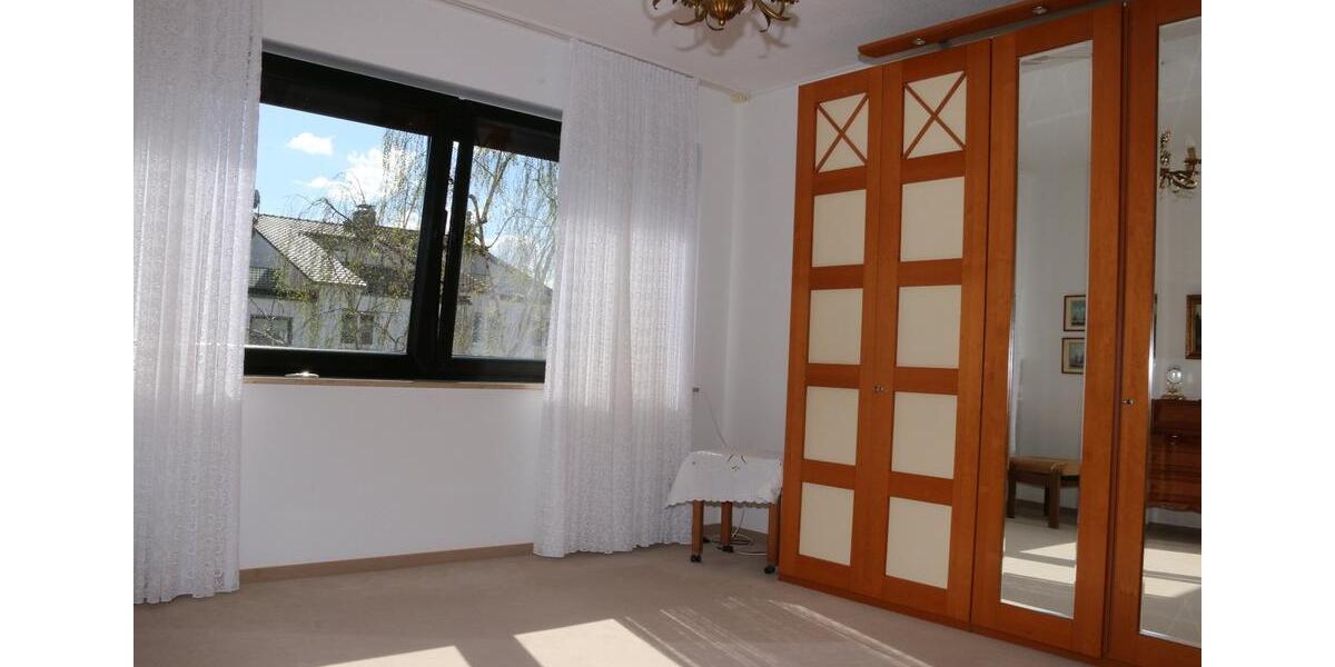 Etagenwohnung Leverkusen Bergisch Neukirchen - 4 Zimmer, 126 m&sup2;, 360.000&euro; | Angebot:23386829