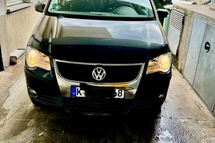 VW Touran 192.000 km 3.999 &euro; Köln 51103