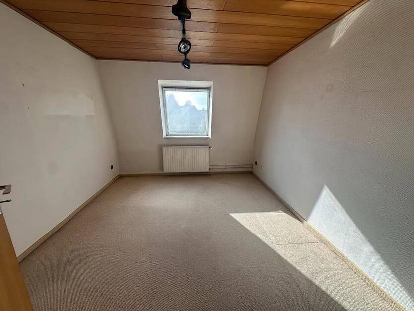 Split-Level Reihenmittelhaus mit Garten und Garage zimmer