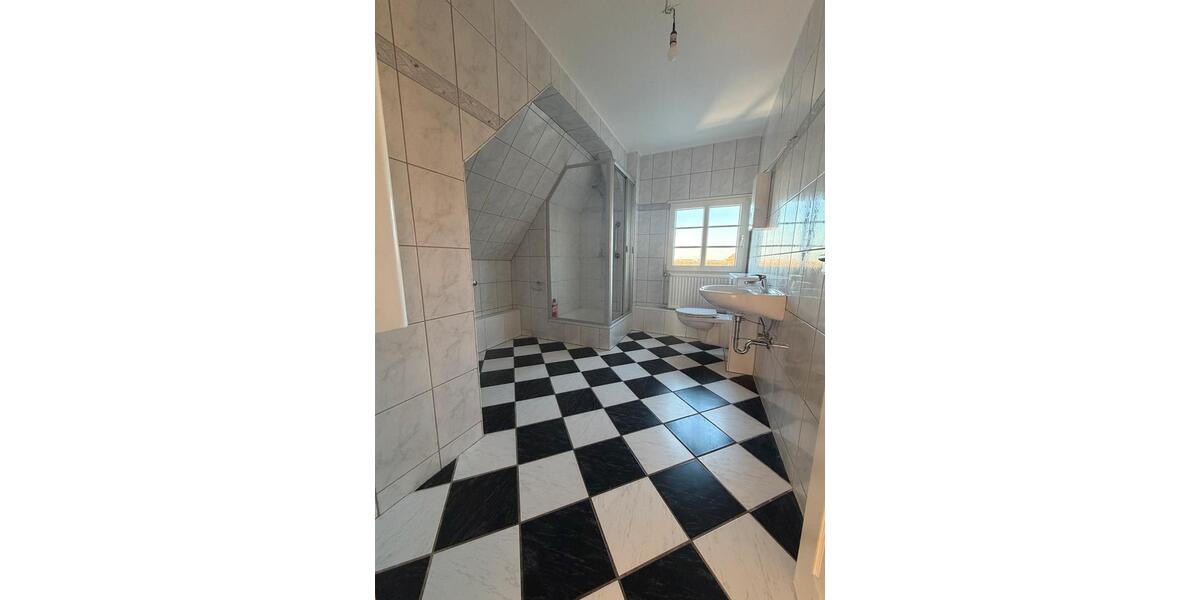 Dachgeschoßwohnung Remscheid Lüttringhausen - 2 Zimmer, 63 m&sup2;, 500&euro; | Angebot:25635993